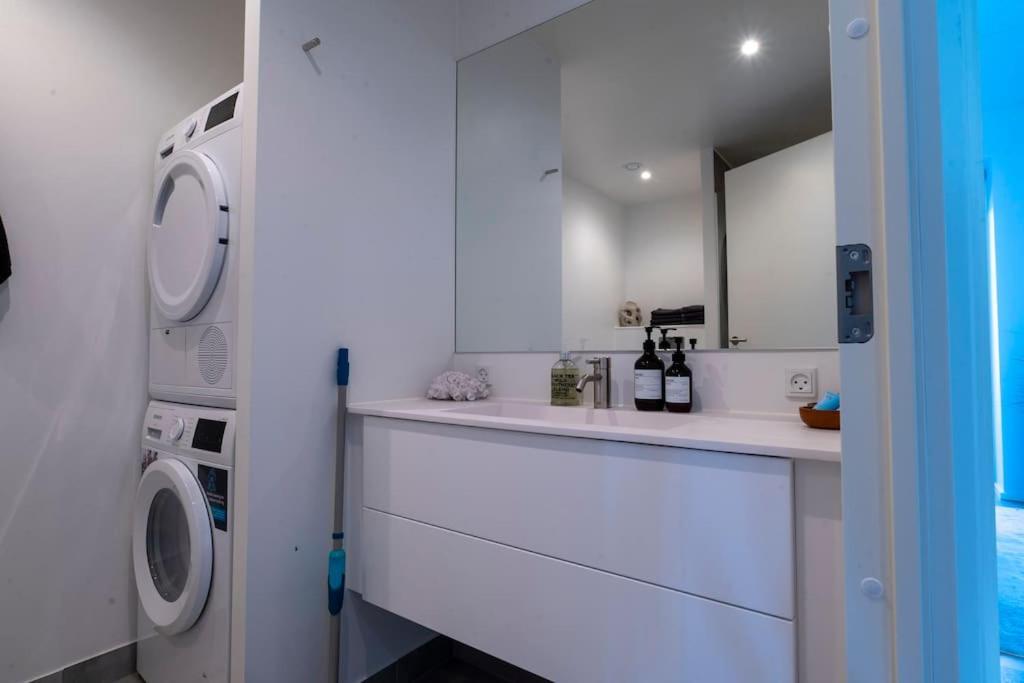 Appartement Brand New & Full Sea View In *